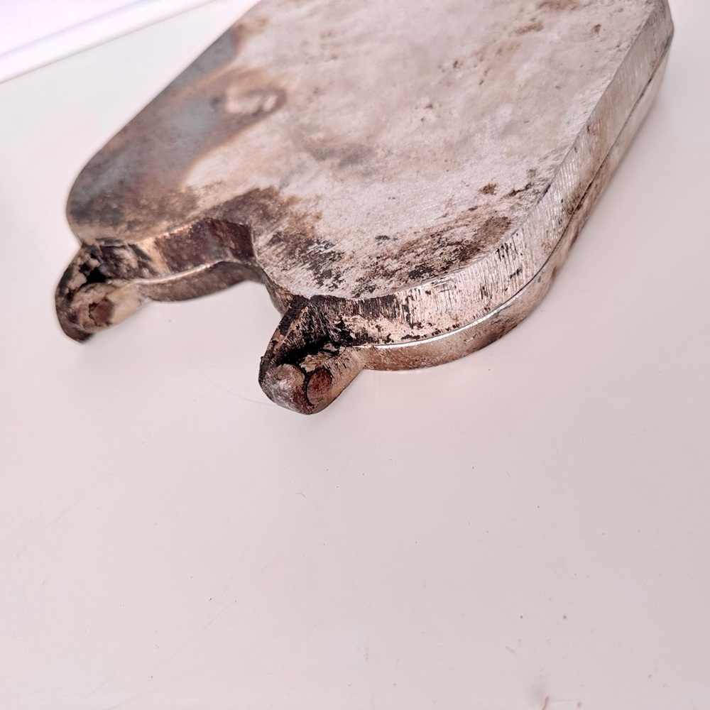 VINTAGE Cast Iron 4 Pancake Pan w Wooden Handles - Picture 14 of 15